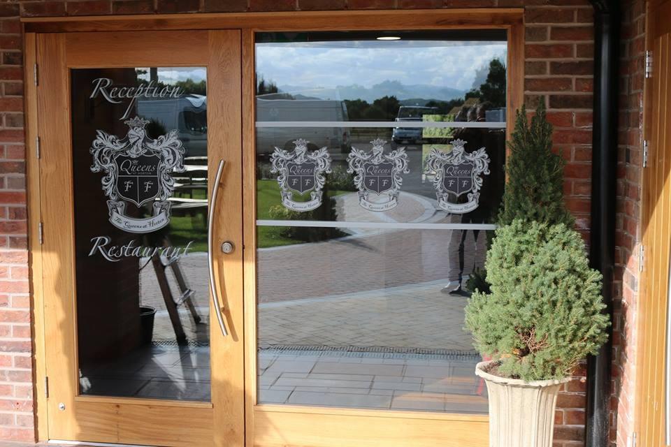 The Queens At Horton Telford Dış mekan fotoğraf