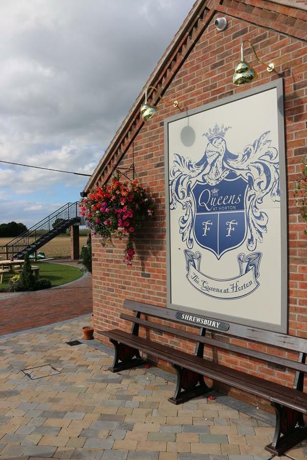 The Queens At Horton Telford Dış mekan fotoğraf